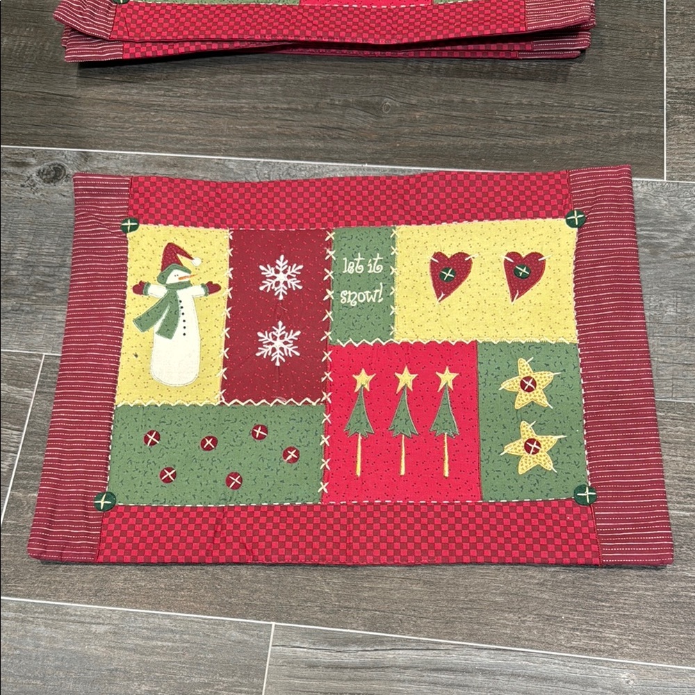 Kohl's Red and Green Holiday Blankets & Throws